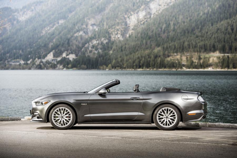  Ford Mustang GT Convertible 2015 года  (EU) (фото 4 из 32)
